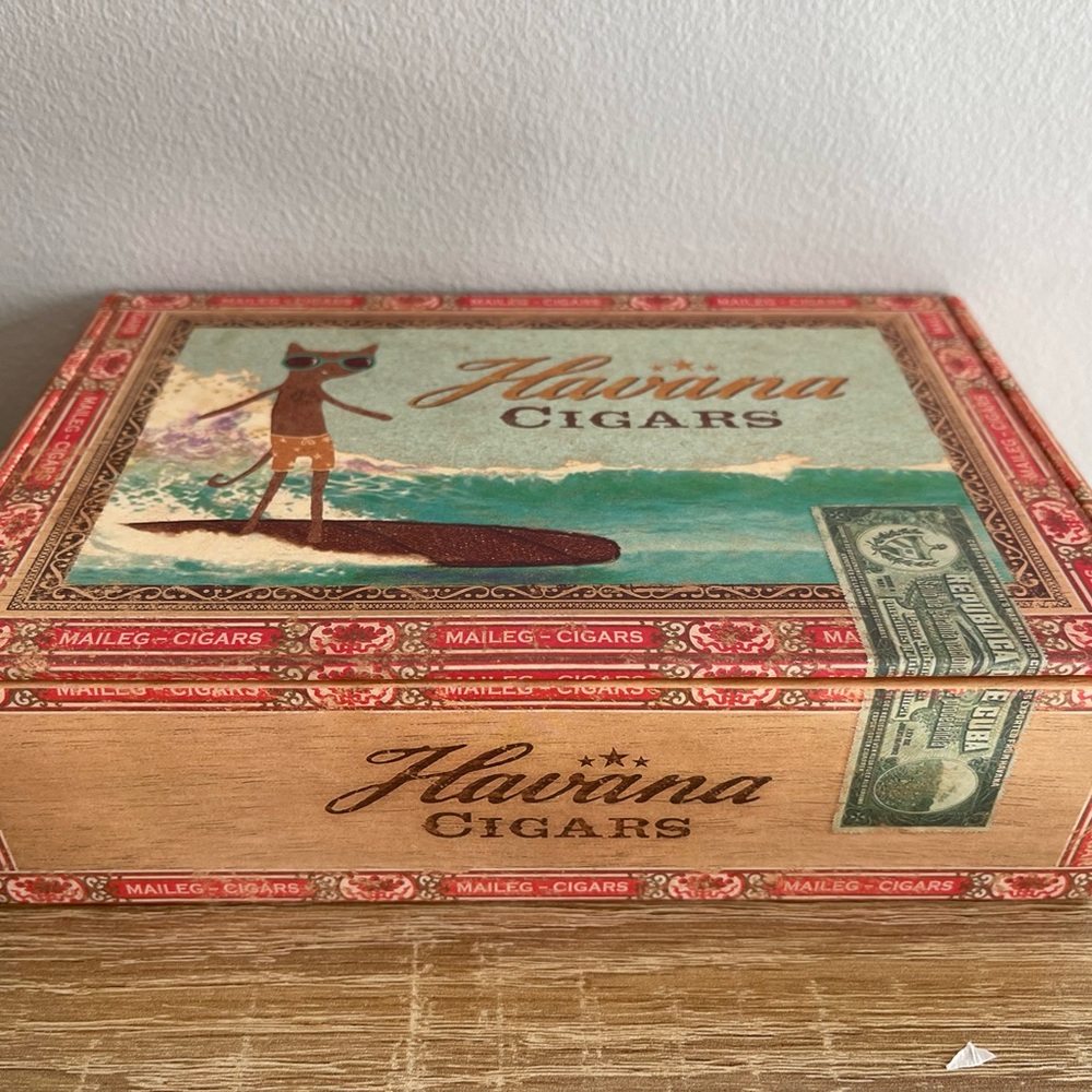 Maileg “Mum & Dad in Cigar Box” set (older Havana Cigar print version) - Picture 3 of 5